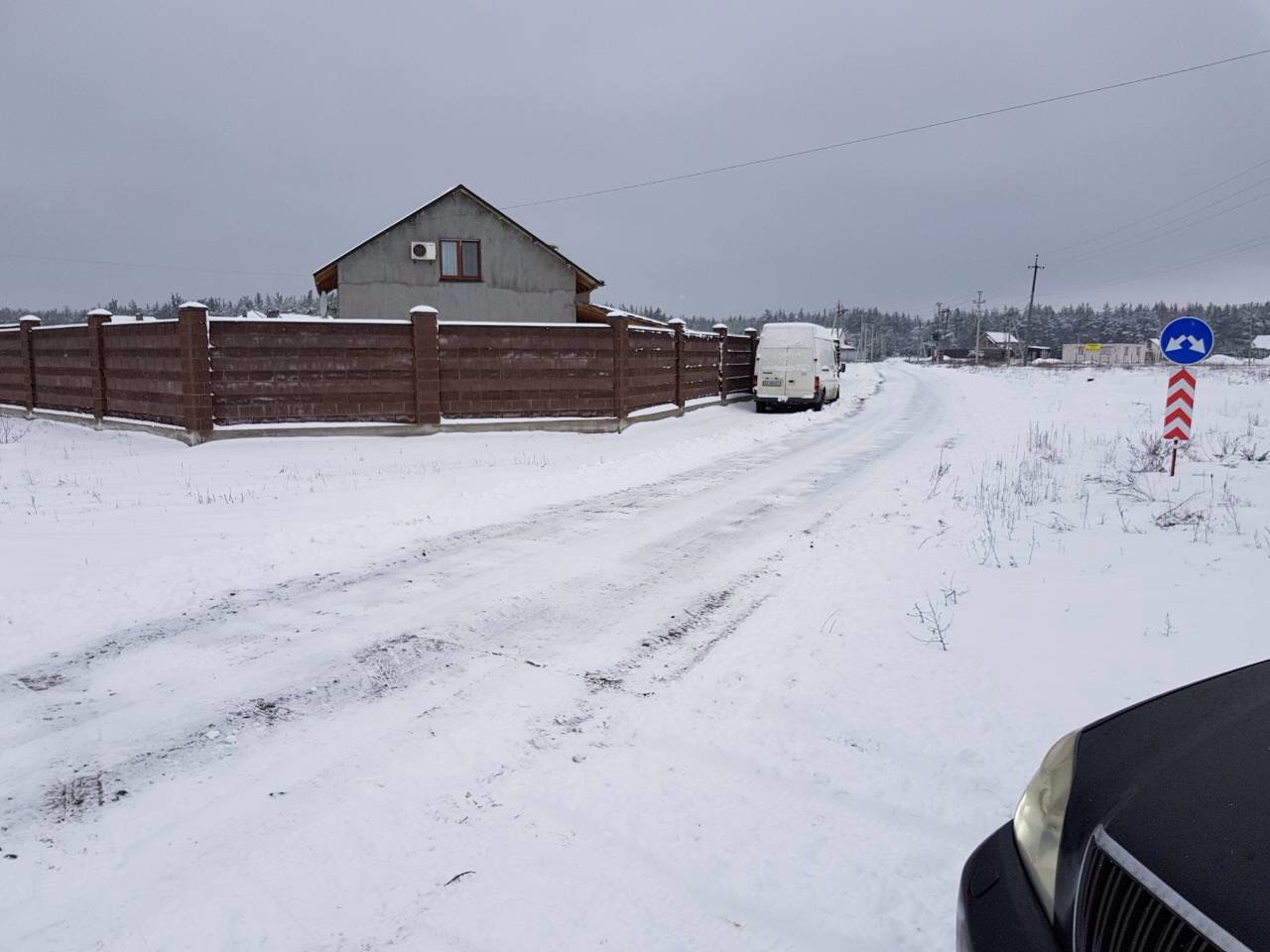 Земельна ділянка пл. 0,25 га за  адресою:  Київська обл., Вишгородський р., с. Новосілки кад.номер 3221886401:35:058:0319 (присадибна ділянка) (309085); Основні засоби- маршрутизатор інв. номер 4062306292 та касова кабіна інв.номер 4133232805