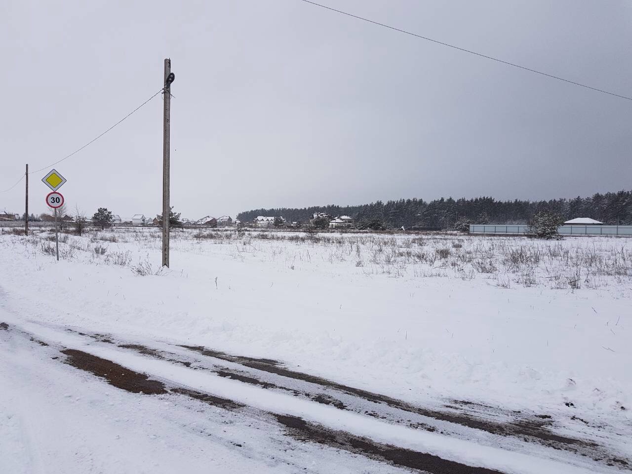 Земельна ділянка пл. 0,25 га за  адресою:  Київська обл., Вишгородський р., с. Новосілки кад.номер 3221886401:35:058:0319 (присадибна ділянка) (309085); Основні засоби- маршрутизатор інв. номер 4062306292 та касова кабіна інв.номер 4133232805